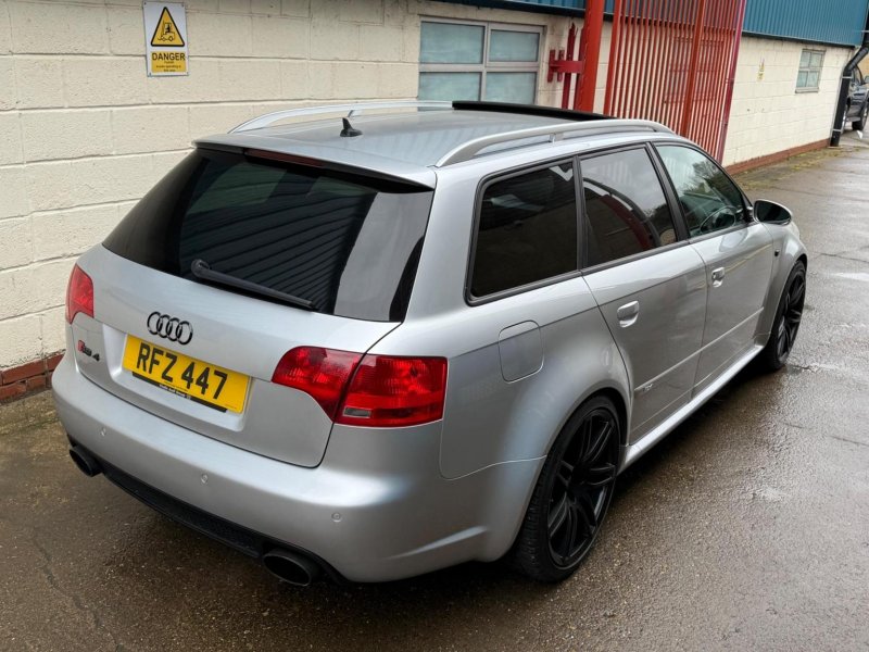 AUDI RS4