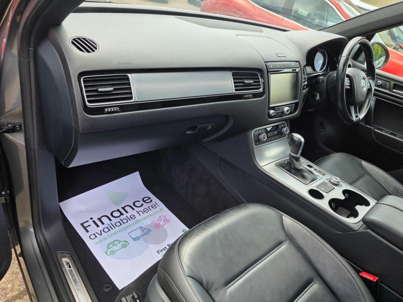 VOLKSWAGEN TOUAREG