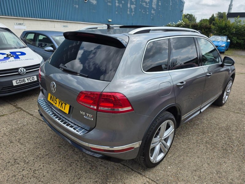 VOLKSWAGEN TOUAREG