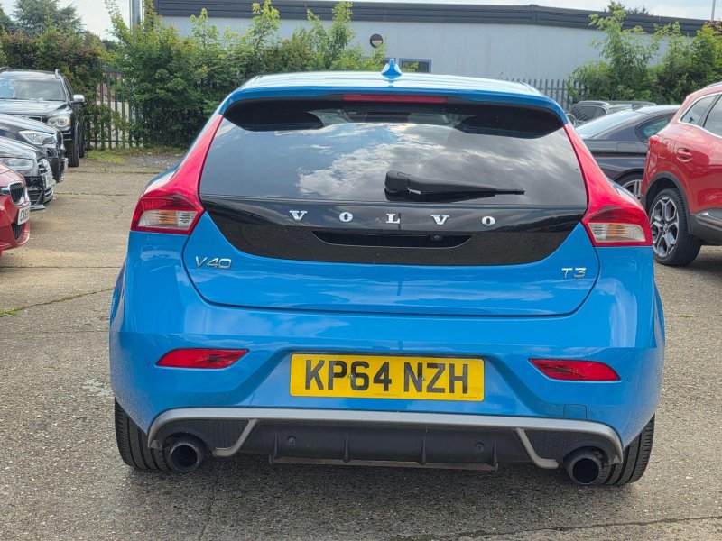 VOLVO V40