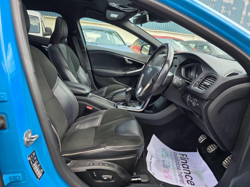 VOLVO V40